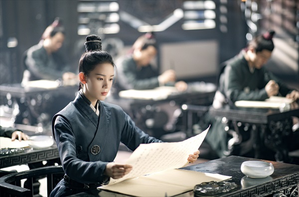 「探偵麗女」の場面写真４