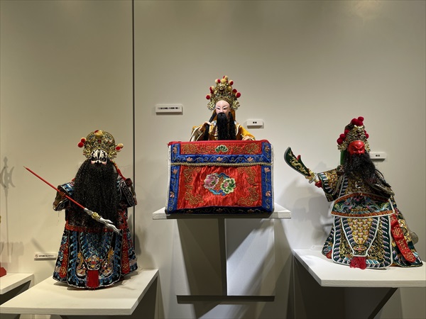 「指先に宿る命　布袋戯の原点」展の写真２