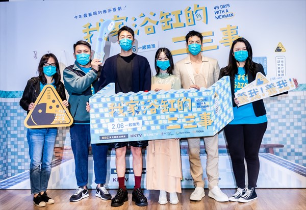 「オレん家のフロ事情」記者会見の集合写真