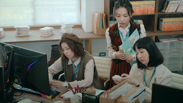 「ロマンスは連載中」場面写真２