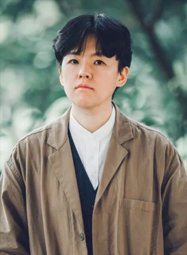 『向日性植物』著者：李屏瑤