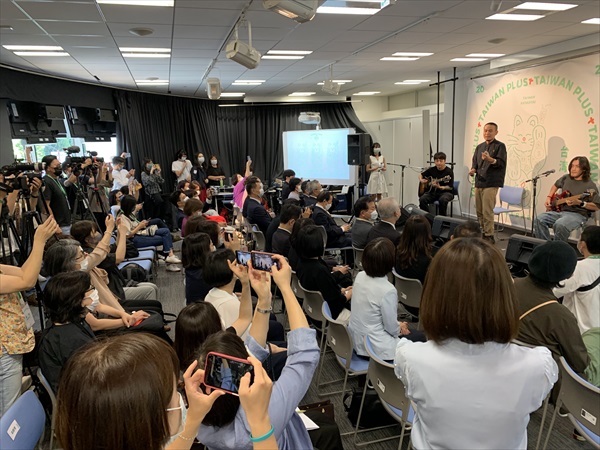 Fire.EXのパフォーマンス（台湾文化センターの記者会見）