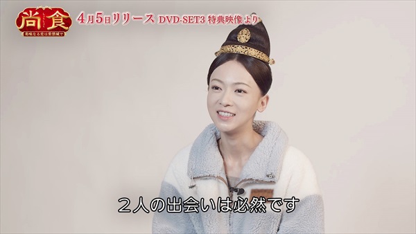 インタビューにこたえるウー・ジンイエン