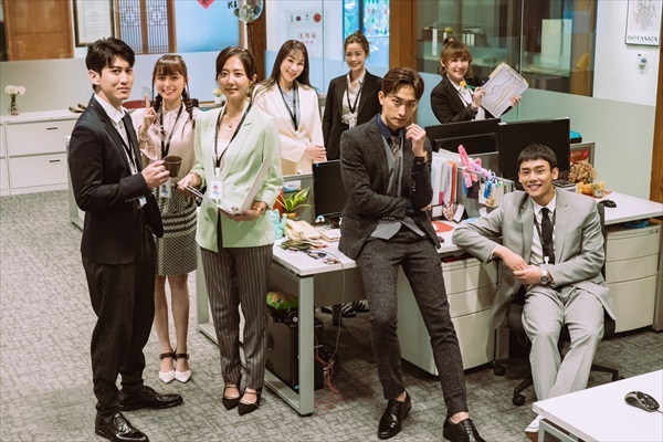 「絕對佔領」キャスト集合写真