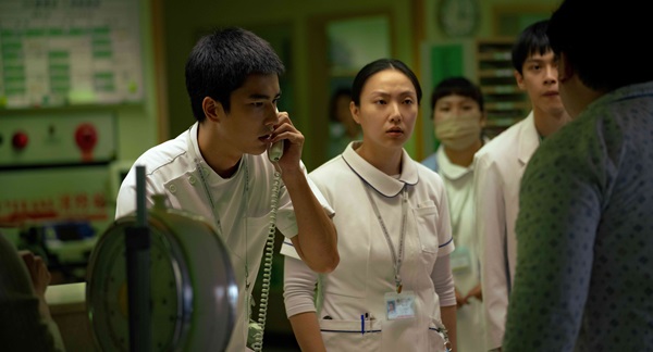 『疫起』場面写真３