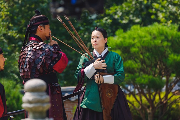 「赤い袖先」場面写真2