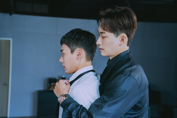 「You Are Mine」バックハグ