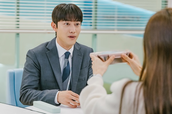 「ガウス電子」場面写真２