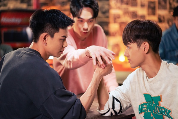 「Stay By My Side」1話の場面写真