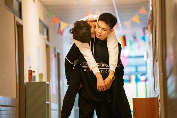 「Stay By My Side」2話の場面写真