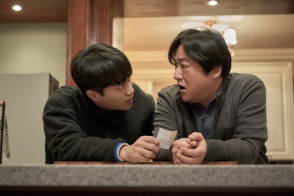 「曲げない男、ク・ピルス」場面写真２