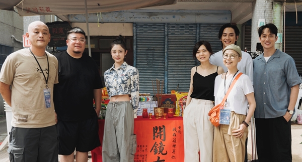 『我在這裡等你』クランクイン時の集合写真