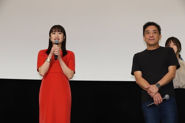 舞台挨拶中のシャオ・ヤーチュエン監督と門脇麦