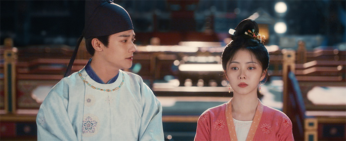 季英英に話しかける楊静瀾