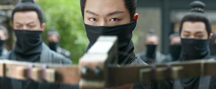 「安寧録」で弩をかまえるジャン・ワンイー