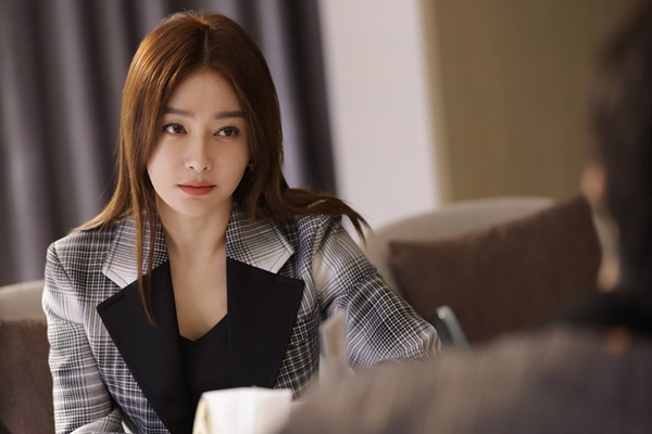 「華麗なる転身～妻たちの逆襲～」場面写真２