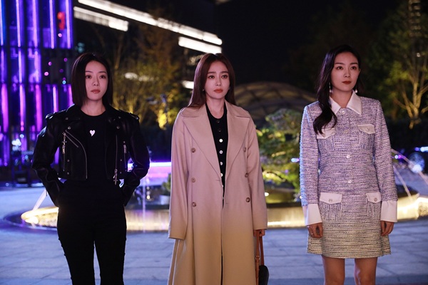 「華麗なる転身～妻たちの逆襲～」場面写真１