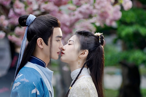 「鹿苑記」キスシーン