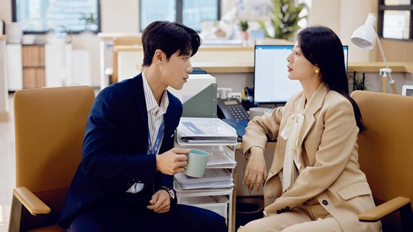 「この結婚は社内秘で」8話の場面写真