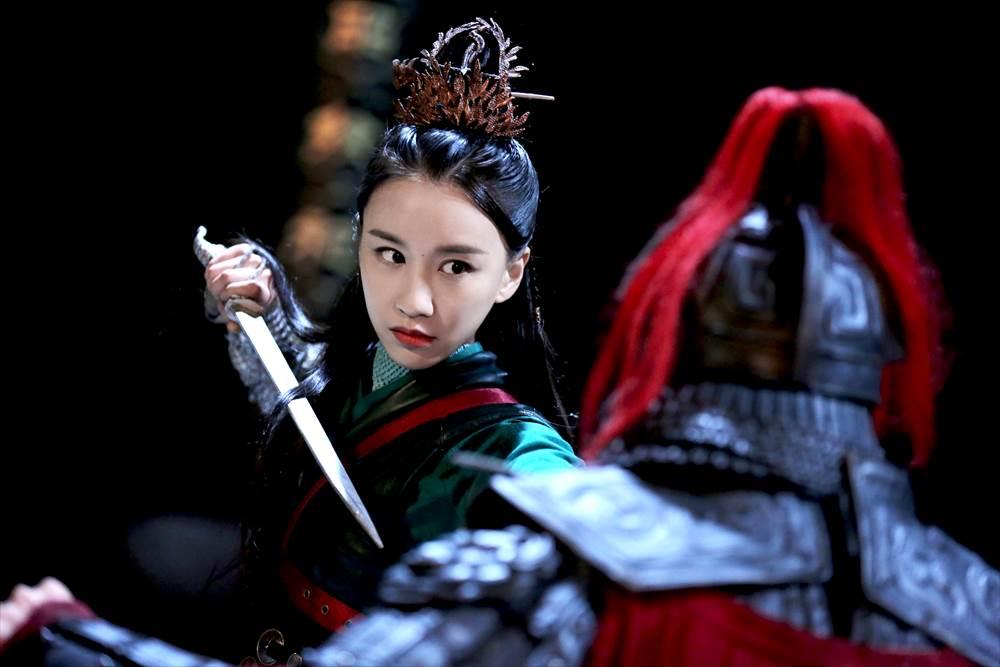 「晩媚と影」場面写真３